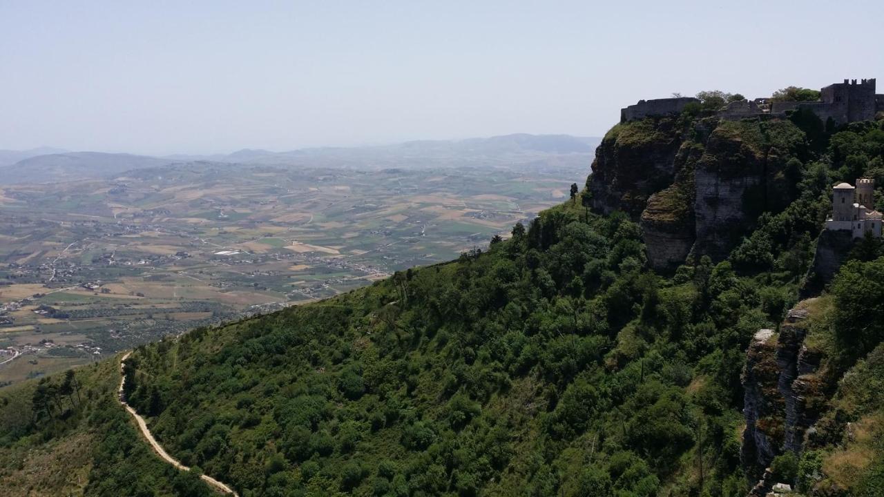 Ferienwohnung Sole E Fiori Di Sicilia Valderice Exterior foto